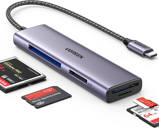 قارئ بطاقات USB-C رباعي UGREEN 15307 بخلفية بيضاء