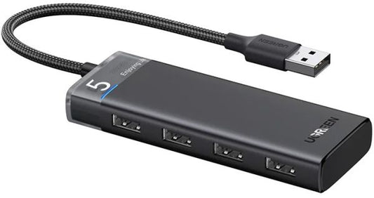 موزع USB 3.2 بأربعة منافذ UGREEN 15548 بخلفية بيضاء
