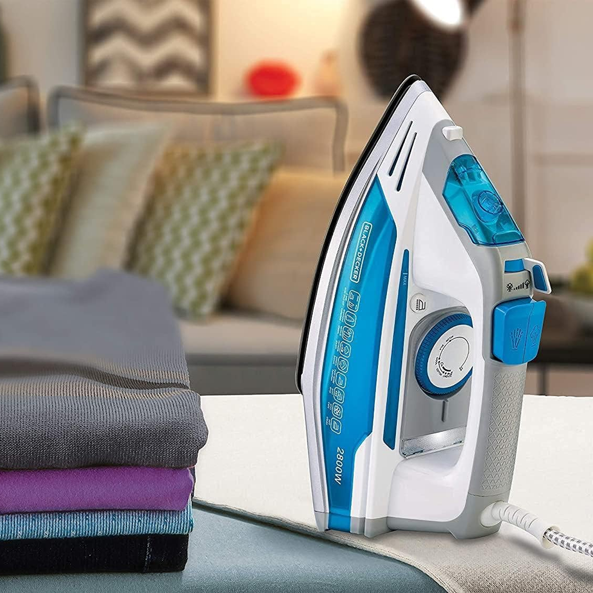 مكوى/مكواة بخار بـ قوة2800 واط مع خاصية الإغلاق التلقائي و مانع التنقيط ماركة Black & Decker مكوى/مكواة بخار بـ قوة2800 واط مع خاصية الإغلاق التلقائي و مانع التنقيط ماركة Black & Decker