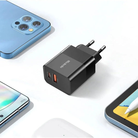 شاحن حائط Mcdodo CH-1952 بقوة 20 واط USB-C وUSB-A مع كابل Lightning – أسود