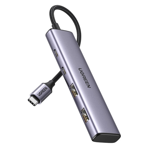 موزع USB-C بأربعة منافذ USB-C وUSB-A UGREEN 15395 بخلفية بيضاء