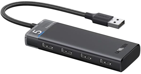 موزع USB 3.2 بأربعة منافذ UGREEN 15548 بخلفية بيضاء