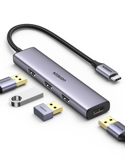 موزع USB-C إلى أربعة منافذ USB 3.0 UGREEN 20841 بخلفية بيضاء