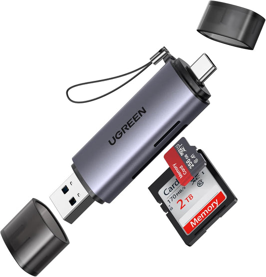 قارئ بطاقات SD وMicroSD UGREEN 50706 بمنفذي USB-C وUSB-A بخلفية بيضاء