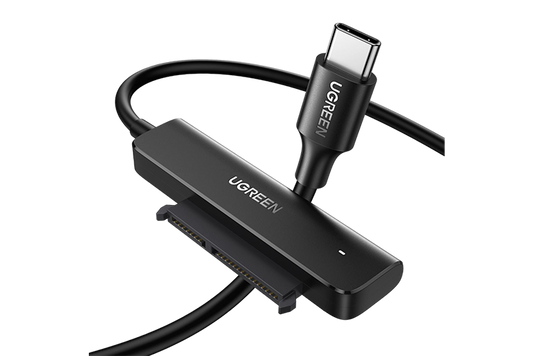 محول USB-C إلى SATA لأقراص 2.5 بوصة UGREEN 70610 بخلفية بيضاء