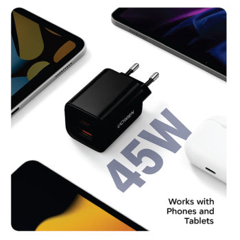 شاحن UGREEN X526 باللونين الأسود والأبيض